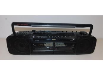 Retro General Electric AM/FM Battery Operated Stereo Radio Dual Cassette Recorder Model 3-5639A