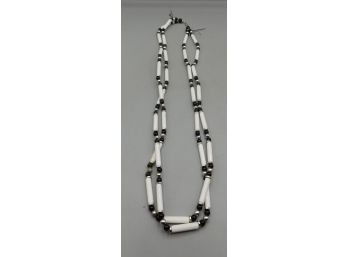 Costume Jewelry White/black Beaded Necklace