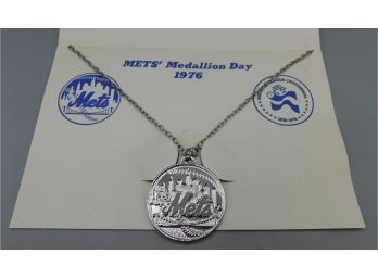 Vintage1976 New York Mets Plastic Chrome Finish Medallion