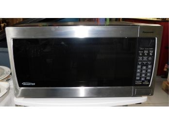 Panasonic Microwave 'The Genius' Model NN-SN778 - Manual Included