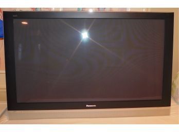 Panasonic TH-50PX50U High Definition Plasma 50' TV 2005 With Wall Mount