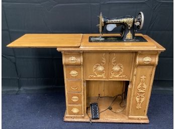 Singer #62204166 Sewing Machine & Sewing Table