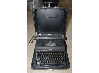 Vintage Royal Typewriter With Case