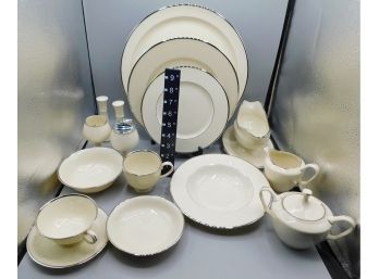 Lenox China Service Montclair Presidential Collection Dining Set
