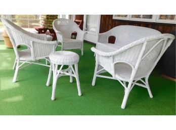 White Wicker Outdoor Furniture Set