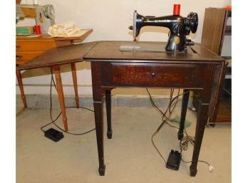 Singer 1952 Sewing Cabinet AK804892 With Machine