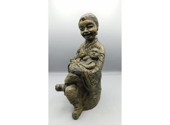 Decorative Resin Lady Holding Baby Style Statue