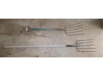 Pitchforks With Wood Handle - 2 Total