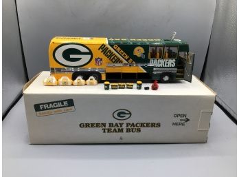 NFL Green Bay Packers Team Bus Model With Accessories - 2000 Danbury Mint - Box Included