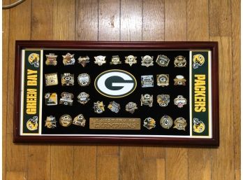 2004 Bradford Exchange NFL Green Bay Packers Pin-set With Wooden Frame