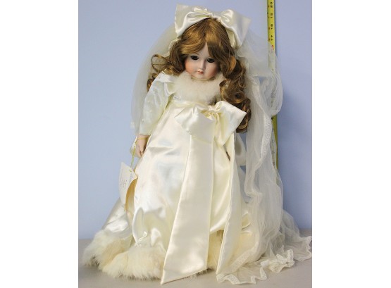 20' 'Linda' The Bride Musical Porcelain Doll (018)