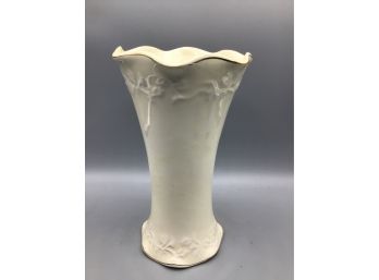Porcelain Scalloped Edge Flower Vase