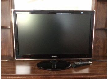 Samsung 26' TV  With Remote  Power Cord 2010