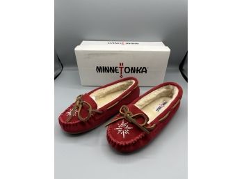 Minnetonka Womens Carina Red Moccasins - Size 6 - Box Included
