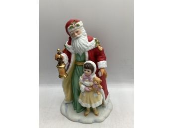 Avon Source Of Fine Collectibles Santa Figurine