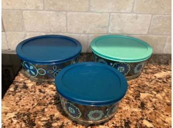 Pyrex Bowls & Plastic Lids - Set Of 3