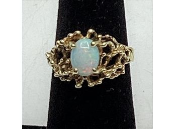 14K Yellow Gold Ring With Opal Stone - Size 6/4.5 Grams