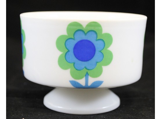 Retro White Pedestal Dish With Blue & Green Flowers 4' X 3' (Y149)