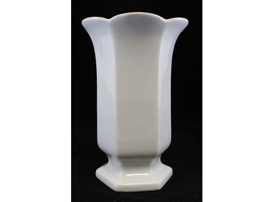 Trenton Potteries Company White Vase (O145)