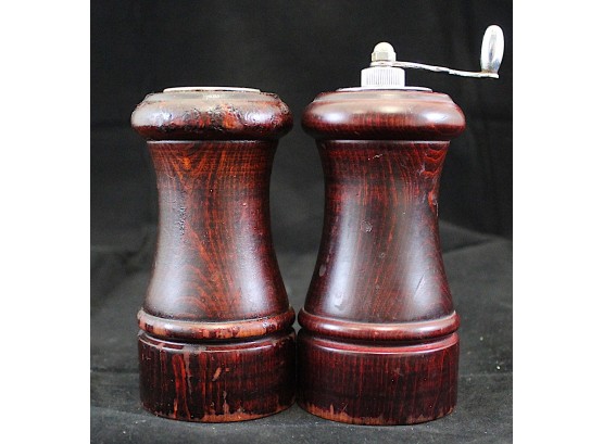 6' Tall Red Mahogany Colored Pepper Grinder & Salt Shaker (Y128)