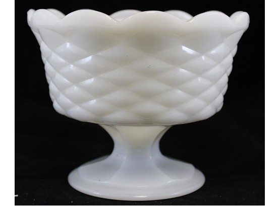 Milk Glass Candy Dish 6.25' X 6.5' (Y160)