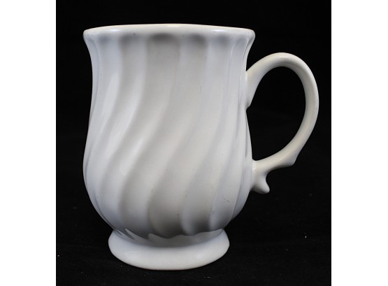 8 White Coffee Mugs 4.25' (Y110)