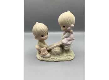 1978 Jonathan And David Enesco Porcelain Figurine #E-1375/a - Love Lifted Me