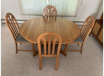 Richardson Brothers Company Solid Oak Dining Table With 4 Cushioned Dining Chairs