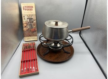Vintage Sigg Fondue Pot With 6 Stainless Steel Fondue Forks - Box Included