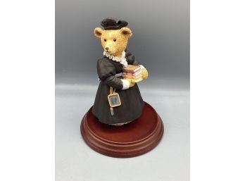 The Upstairs Downstairs Bears 'miss Creedle, Time For Lessons' Department 26 Figurine