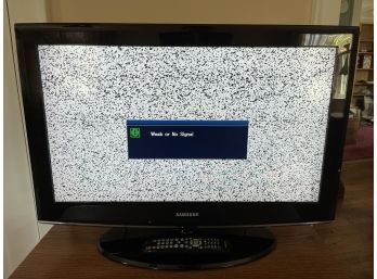 Samsung 2008 32 INCH TV Model LN32A450C1DXCA - With Remote