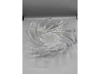 Frosted Glass Swirl Style Serving Bowl