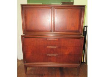 Wood Dresser 3 Drawers/2 Doors With 4 Inside