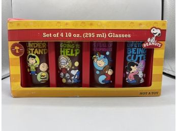 Peanuts By Schultz - Set Of 4 10 Oz Drinking Glasses With Box