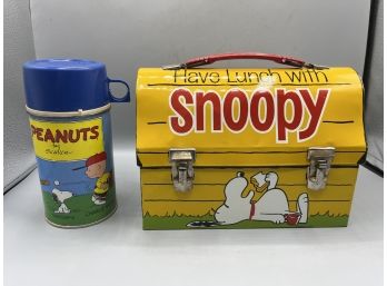 Snoopy Peanuts 1968 United Feature Syndicate Metal Lunch Box With Thermos