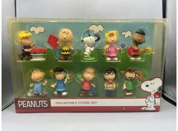 Peanuts Collector Figure Set - Box Included