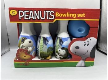 Peanuts Plastic Bowling Set - Box Included