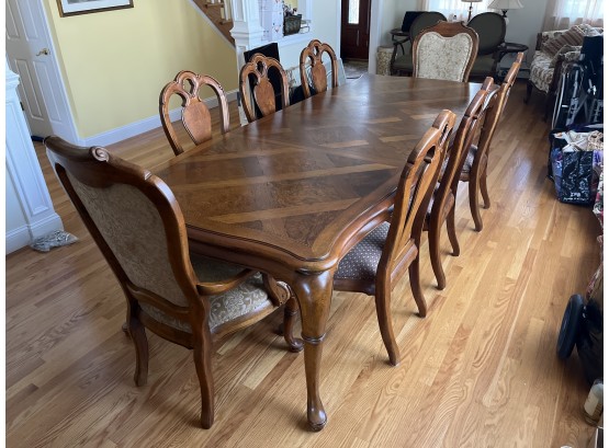Thomasville British Gentry Collection Burl Oak Dining Table With 8 Chairs - Table Pads Included