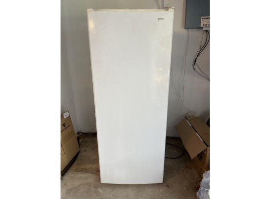 Kenmore 1-door Refrigerator With Built-in Freezer Compartment Model 564.62912100