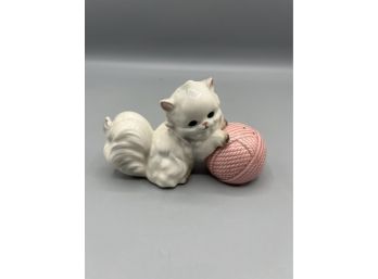 Norcrest Ceramics Playful Cat With Yarn Salt And Pepper Shaker Set
