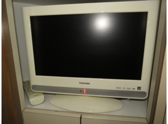 Toshiba 15LV506 - 15.6' LCD TV With Remote