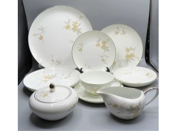 Mikasa 'Straw Flowers' Fine China Dish Set  - 95 Pieces