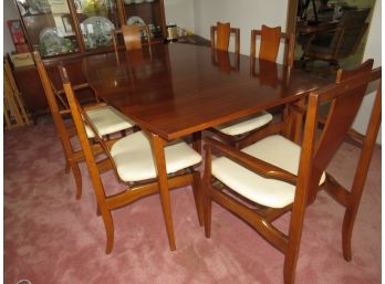 Young Furniture Co. Dining Table With 6 Chairs & Leaf