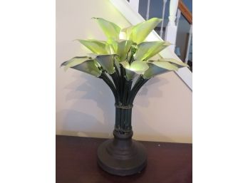 Metal Lily Bouquet Table Lamp