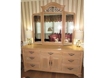 Thomasville 7 Drawer Wood Dresser With Mirror