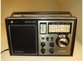 PANASONIC RF-1115 AM/FM/Public Service 4 Band Portable Radio - Vintage