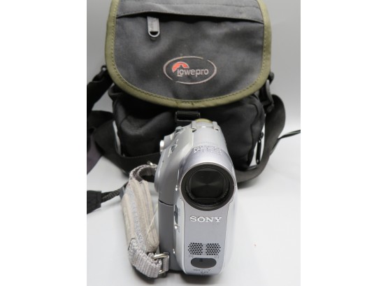 Sony DCR-HC21 MiniDV Handycam Camcorder With 20x Optical Zoom & Carry Bag