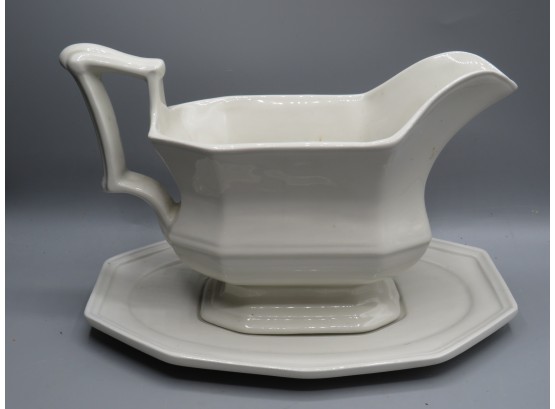 Red Cliff Heirloom White Ironstone Gravy Boat With Under Plate - Set Of 2