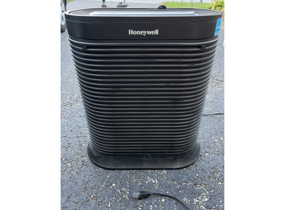 Honeywell Electric Air Purifier Model HA202BHD - Remote Not Included