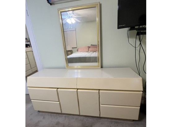 Bassett Furniture 8-Drawer Dresser With Attached Mirror